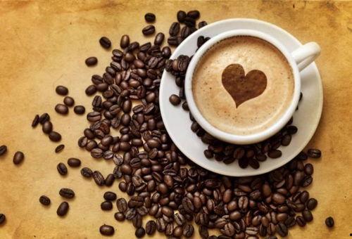 咖啡情侣吵架吃瓜,吃瓜群众围观一幕温馨又搞笑的日常