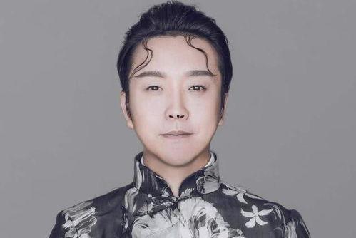 吃瓜李玉刚,揭秘娱乐圈的“瓜王”传奇